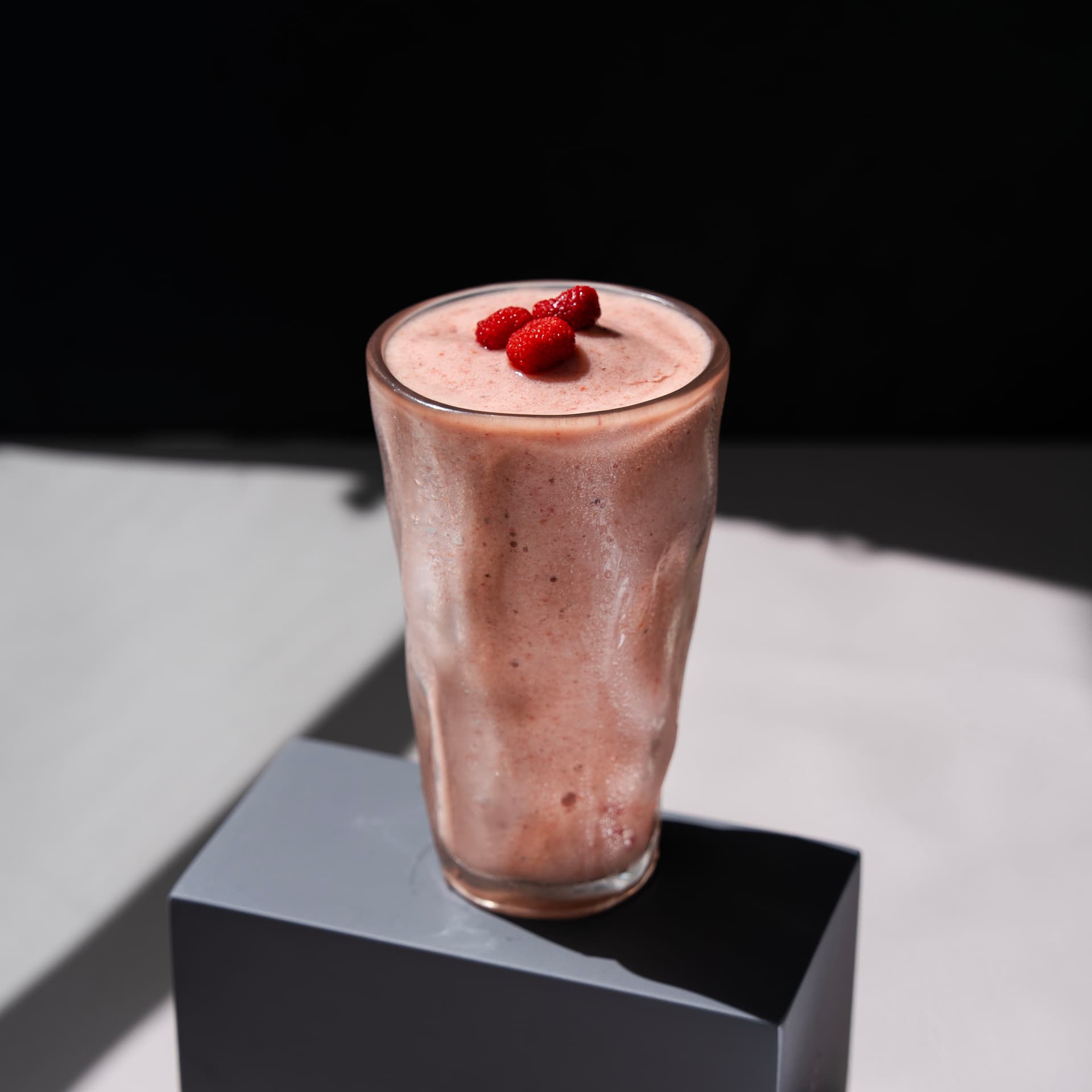 Protein smoothie with berries